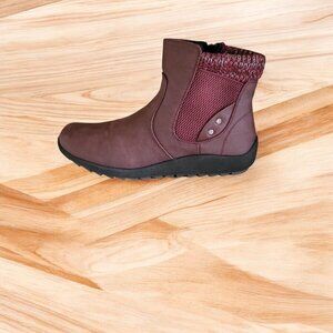 Wanderlust Womens Waterproof Ankle Boots With Knit Cuff & Side Zip Burgundy SZ 7
